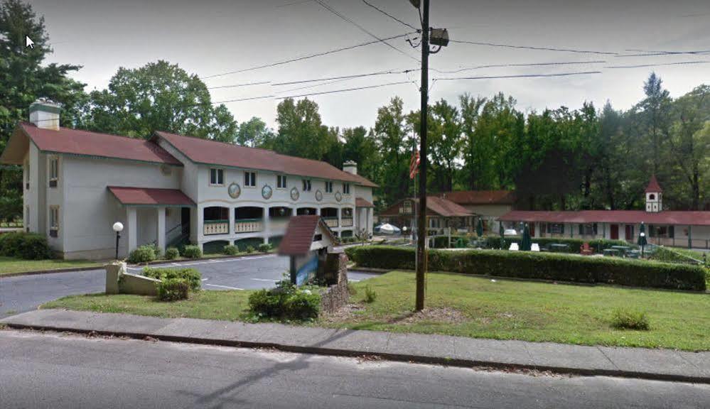 Hofbrau Riverfront Hotel Helen Exterior photo